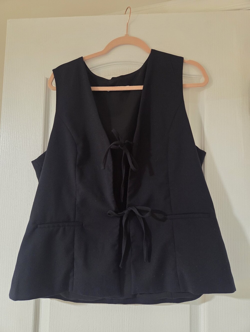 Abercrombie & Fitch Tie-Front Tailored Vest in black XL